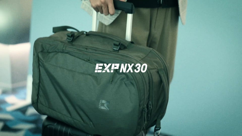 ビジネスリュックに必要な収容力と多機能スマートバックパック EXP