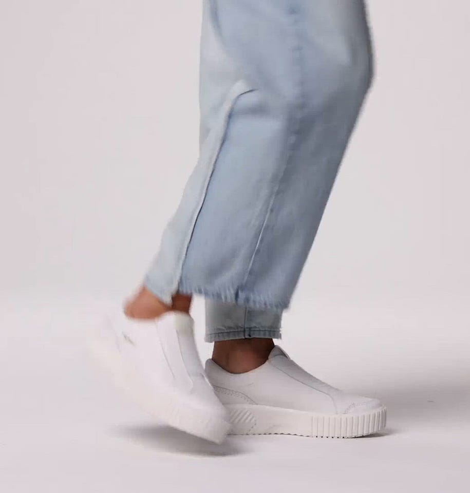 オーエヌエーアベニュー スリッポンスニーカー(22.5 Black Chalk