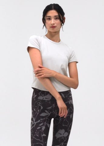 SUKALA】カップ付きTee＆レギンスセットアップ: ヨガウェアLAVA公式