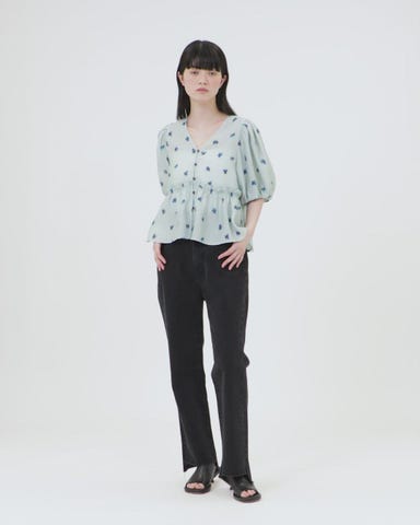 ロイスクレヨン　フラワープリント パフスリーブシャツ NEW ITEMS | ロイスクレヨン公式サイト | Lois CRAYON official website
