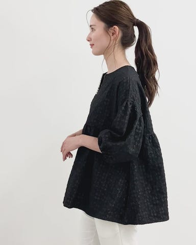 ジャイロ JAYRO パール付きキーネックふんわりブラウス   （ブラック） JAYRO｜ゴールドパーツ付スキッパーブラウス | Rakuten Fashion