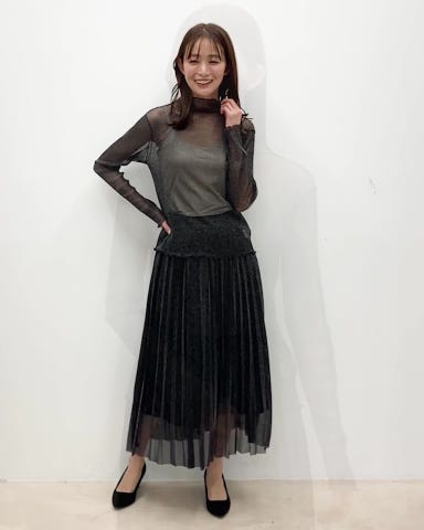 【新品未使用】ラメタートルトップ　ブラック セール】フィンガーホール付きラメシアータートルネックトップス