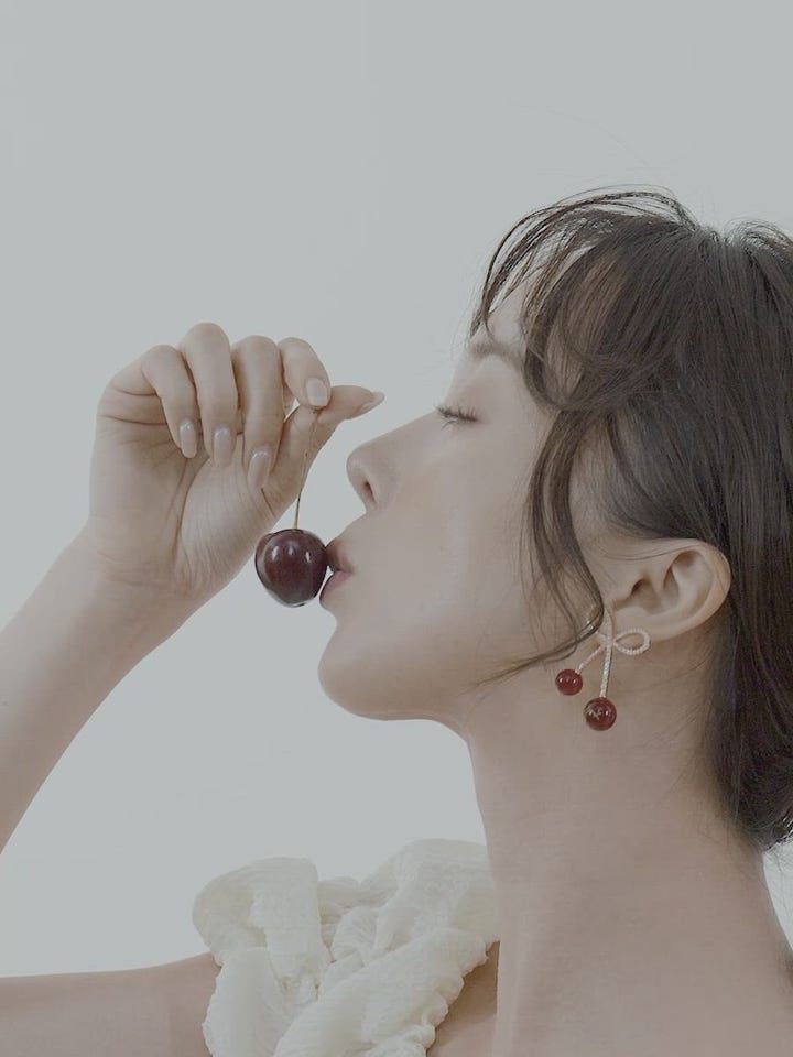 Cherry＆Strawberry】チャーム付きフラップフラグメントケースRANDA