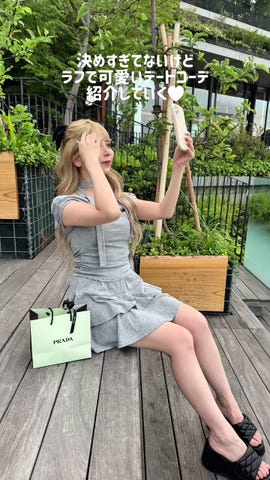 チョーカー付きオフショルトップス×ティアードミニスカート