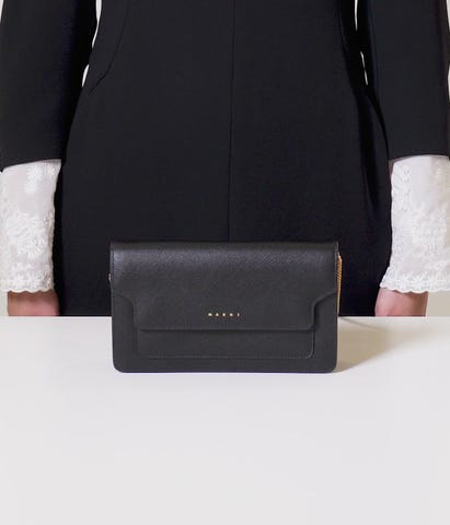 【国内発送/関税/送料なし】MARNI チェーン付 ロングウォレット MARNI（マルニ）の「ロングウォレット チェーンストラップ付き