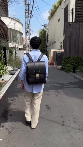 旅行にも普段にも使える大きな錠前レザーリュック / 革鞄のHERZ