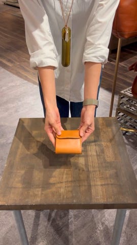 外につけた小銭入れで使いやすいコンパクト財布 / 革鞄のHERZ(ヘルツ