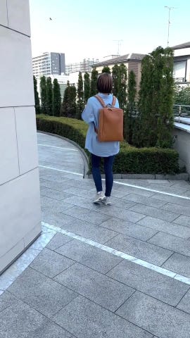 軽くて使いやすいスクエアソフトビジネスリュック / 革鞄のHERZ