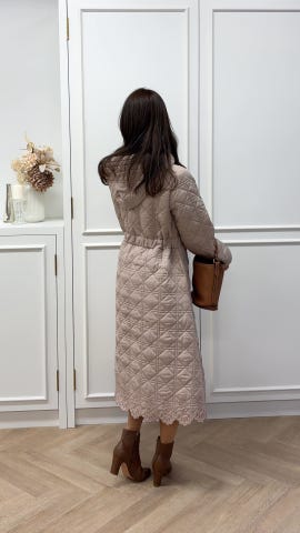 1/中旬～下旬頃発送予定！スカラップ刺繍 キルティング ロング丈